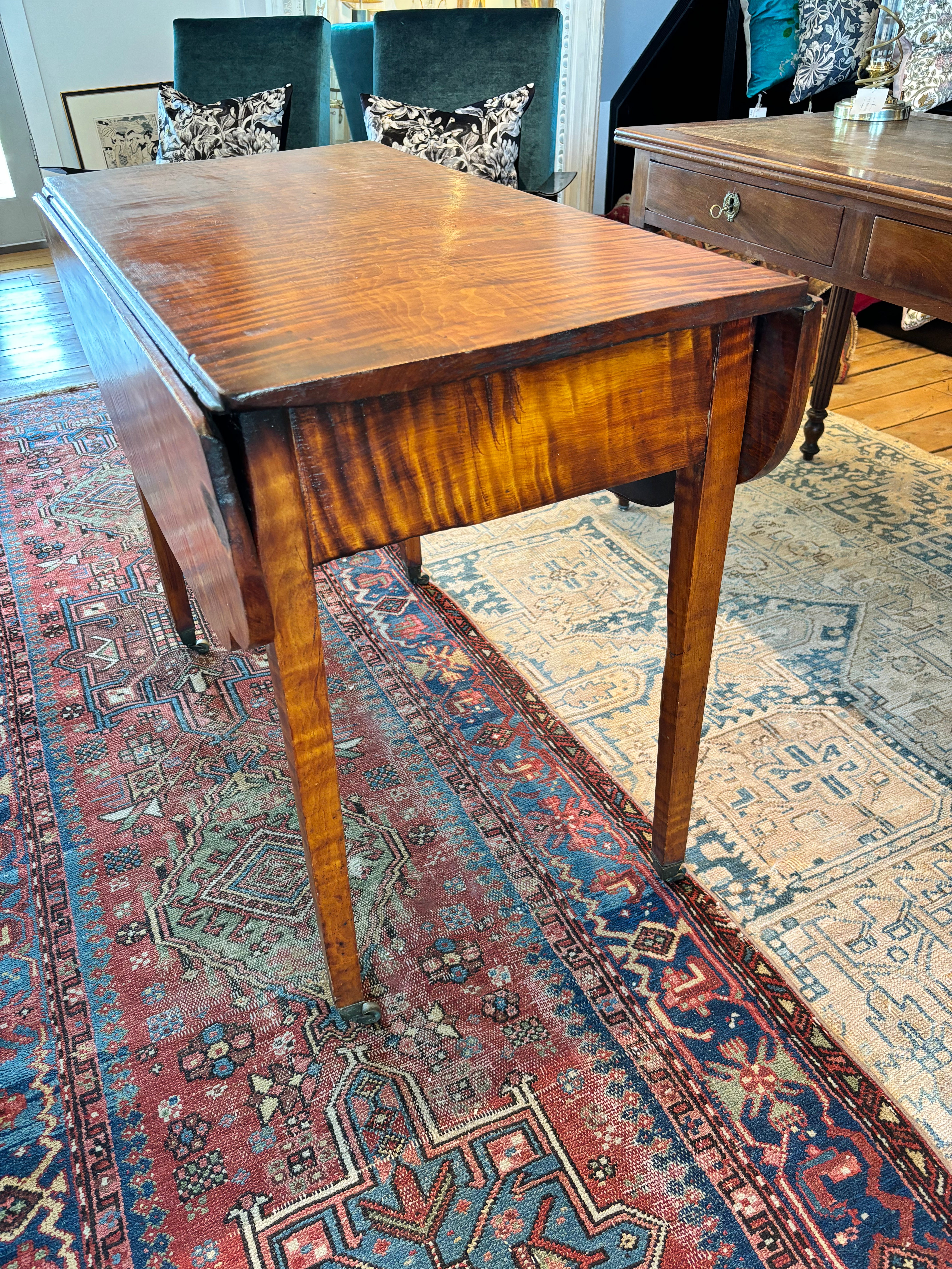 Antique Early American Tiger Maple Hepplewhite Drop Leaf Table