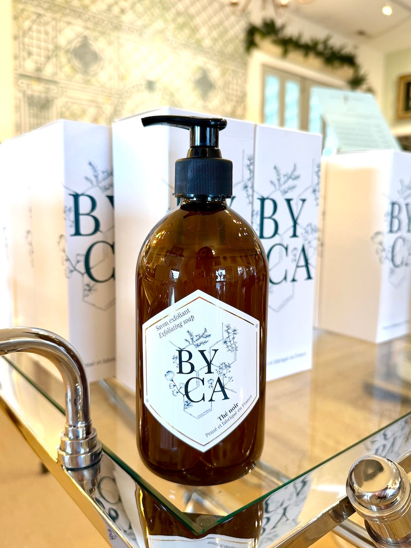 French BYCA Exfoliating Soap Black Tea 480 ML PET Bottle