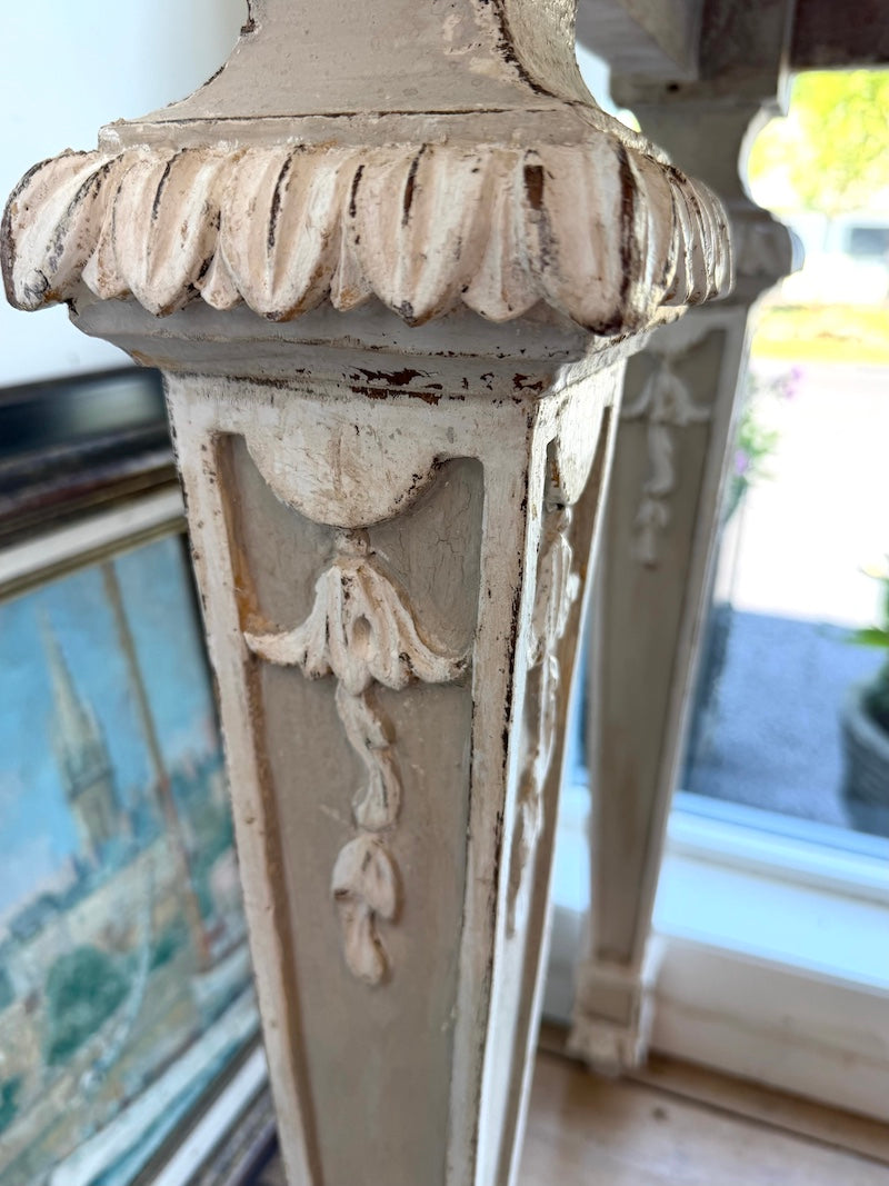 Italian console, wonderful details and patina