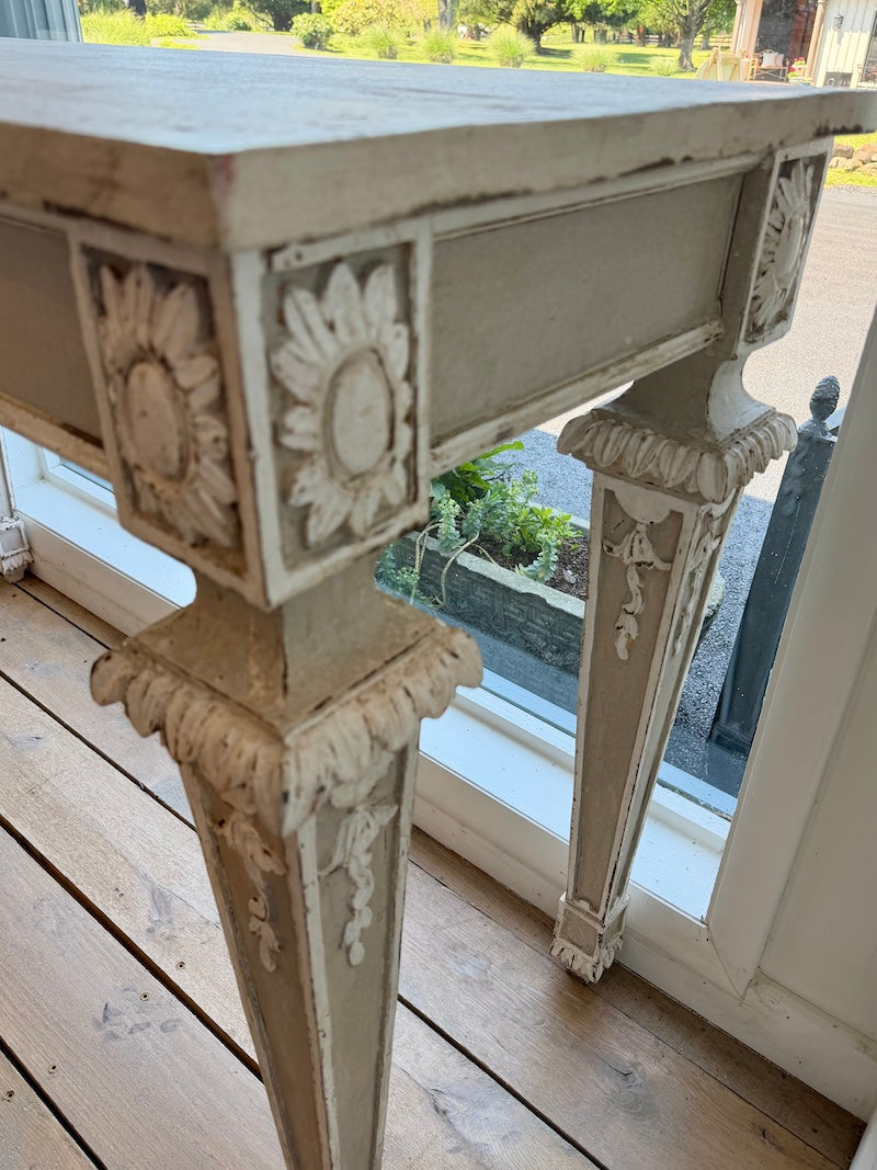 Italian console, wonderful details and patina