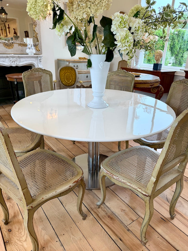 Italian 1960s White Laquer Round Table, Silver Base