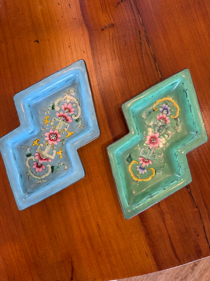Pair of Antique Chinoiserie Decorative Plates from Canton