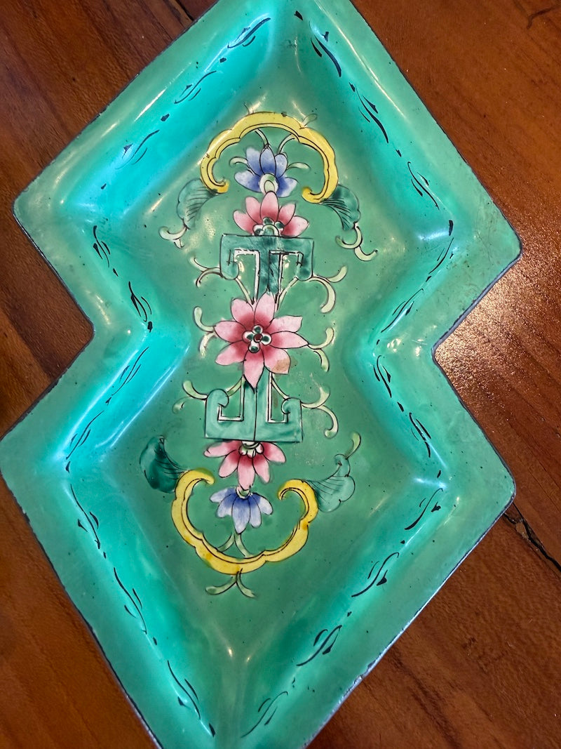 Pair of Antique Chinoiserie Decorative Plates from Canton