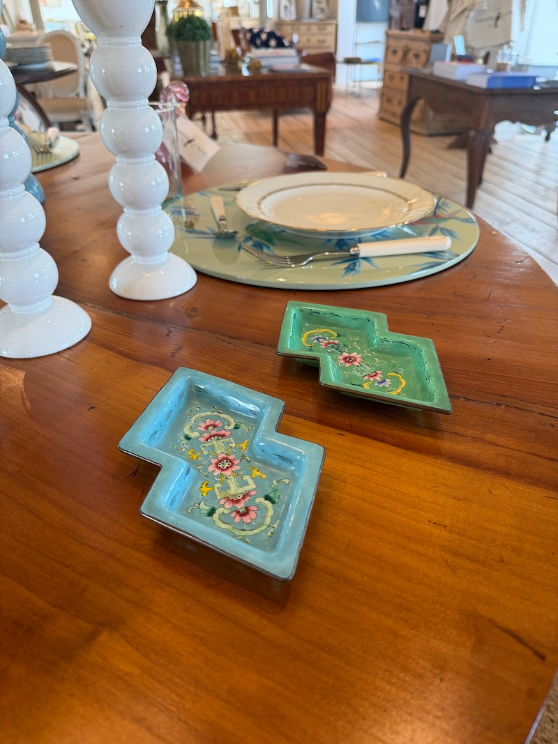 Pair of Antique Chinoiserie Decorative Plates from Canton