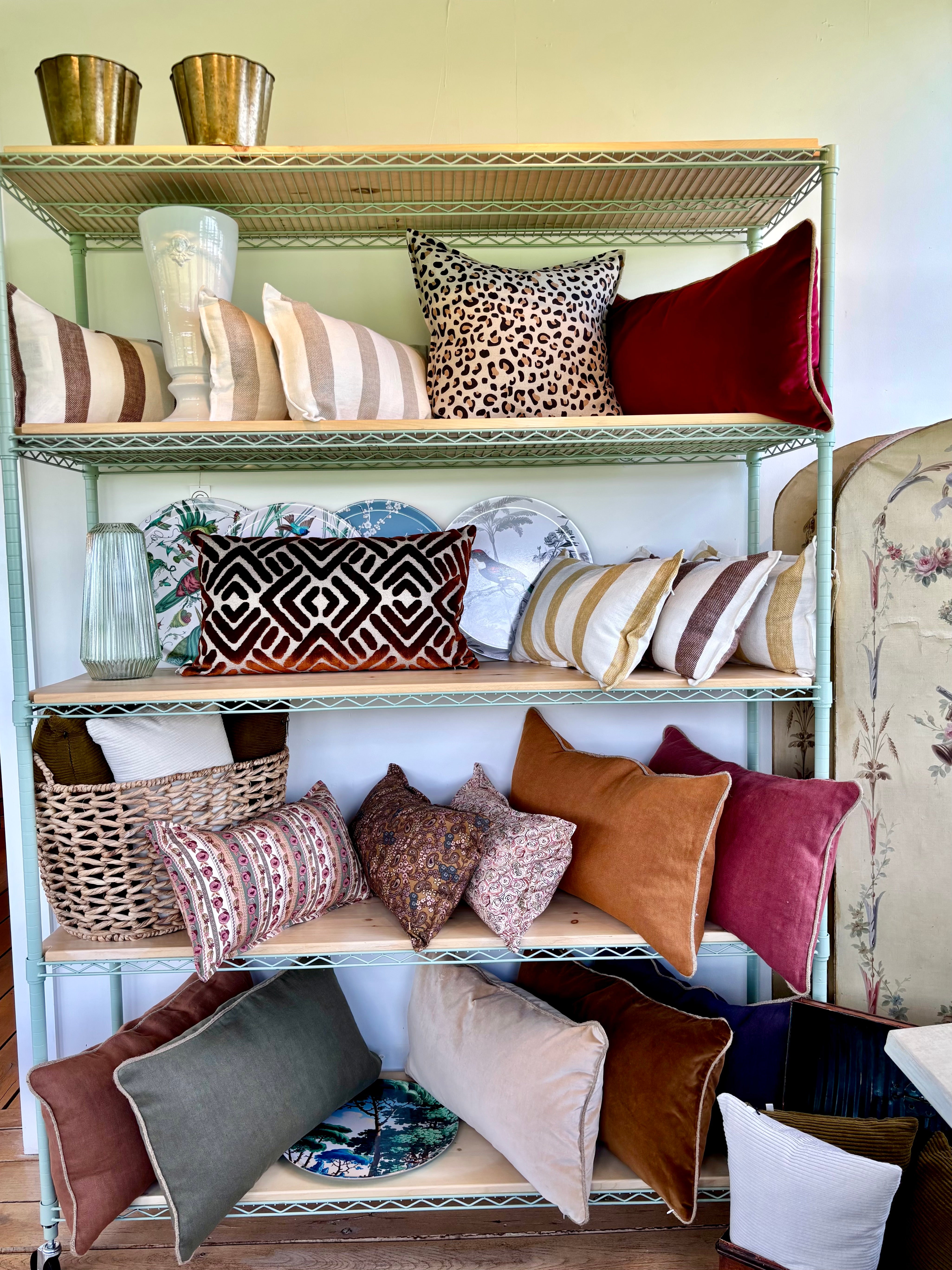 Antiqua Cushion - Pourpre