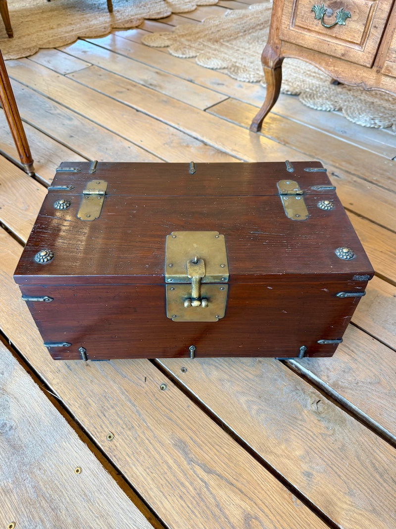 Antique Chinoiserie Box in Wood and Brass