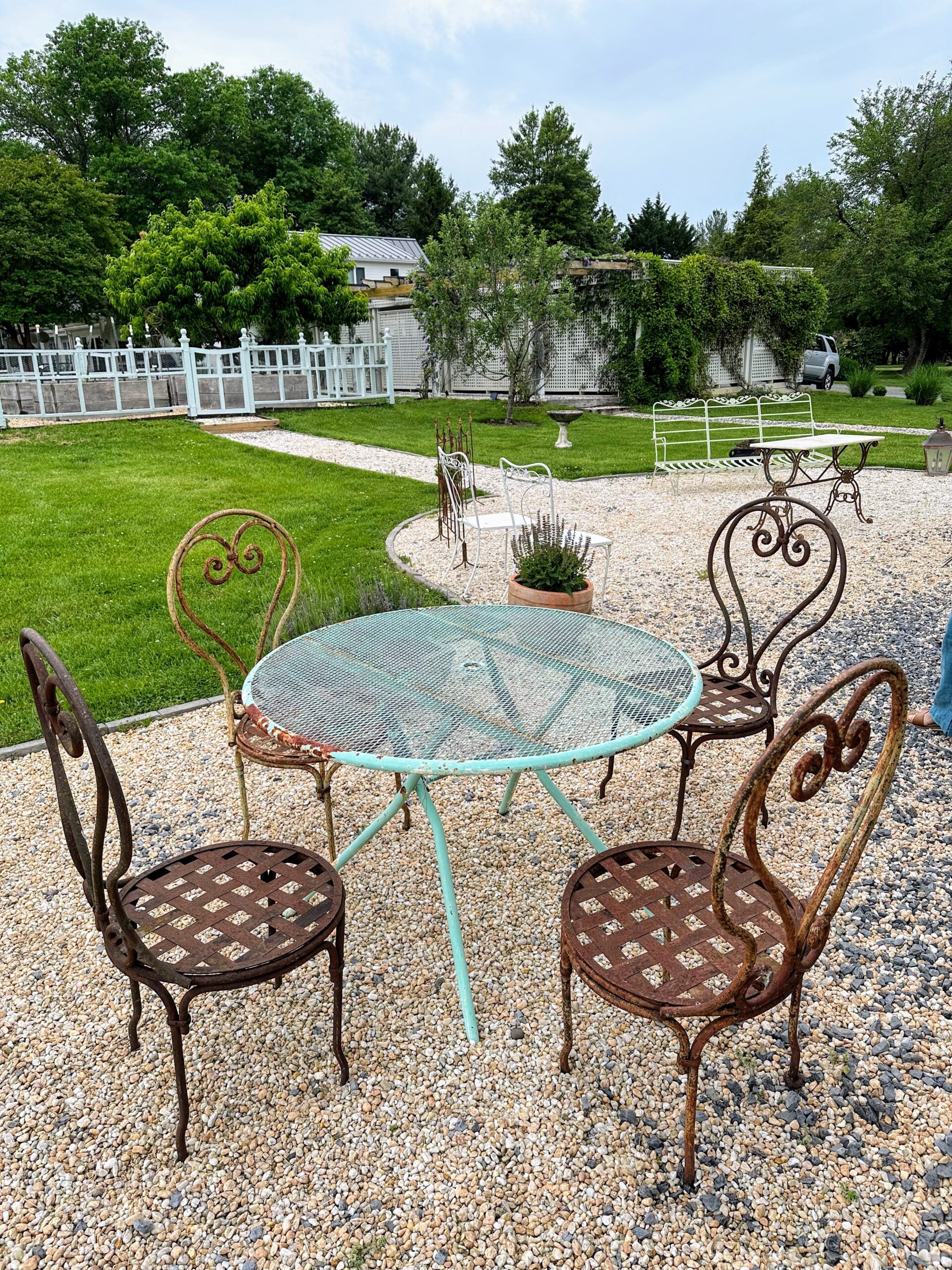 015OUSetGardenChairs2