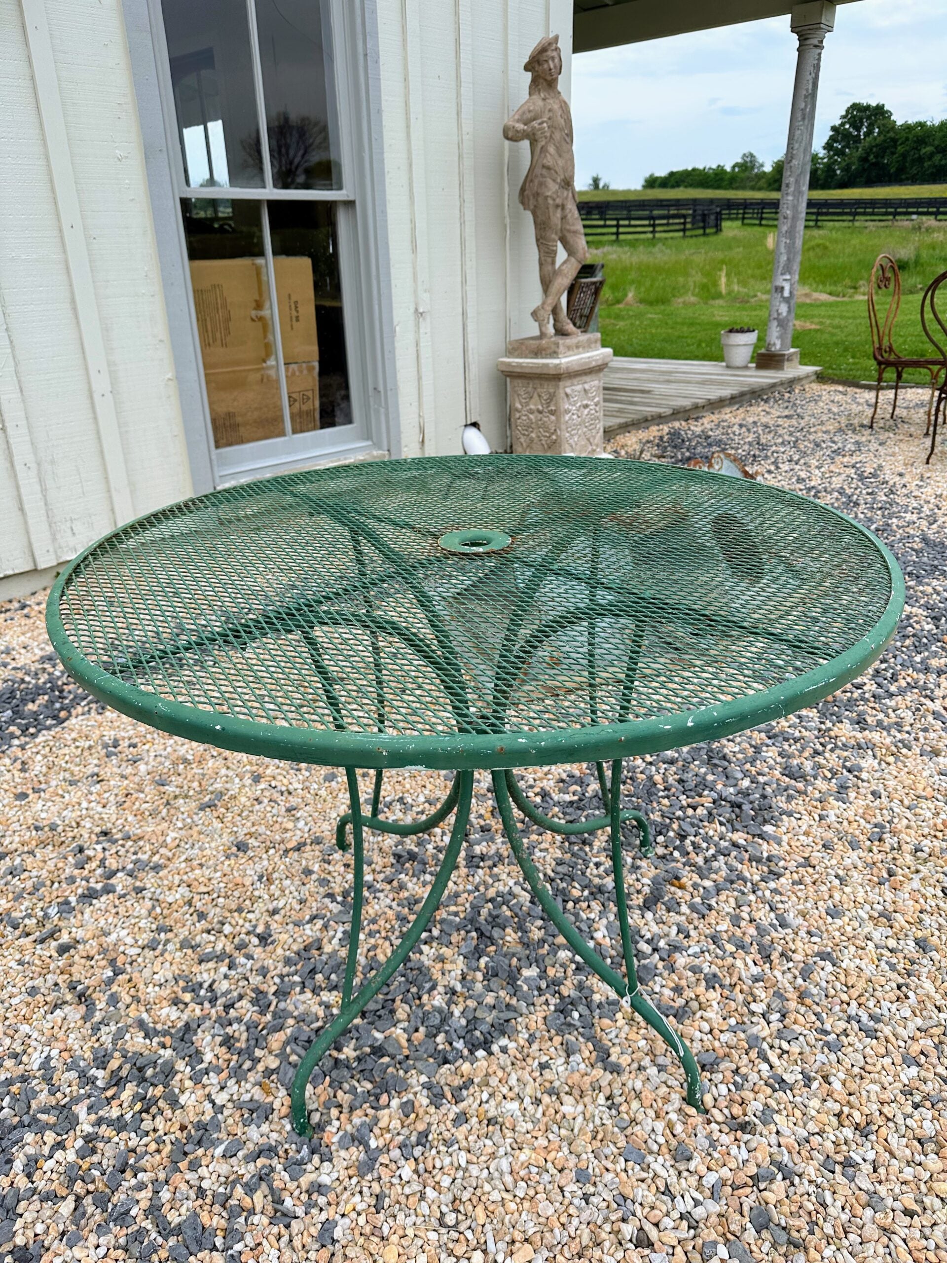 020OURoundGreenMetalTable1