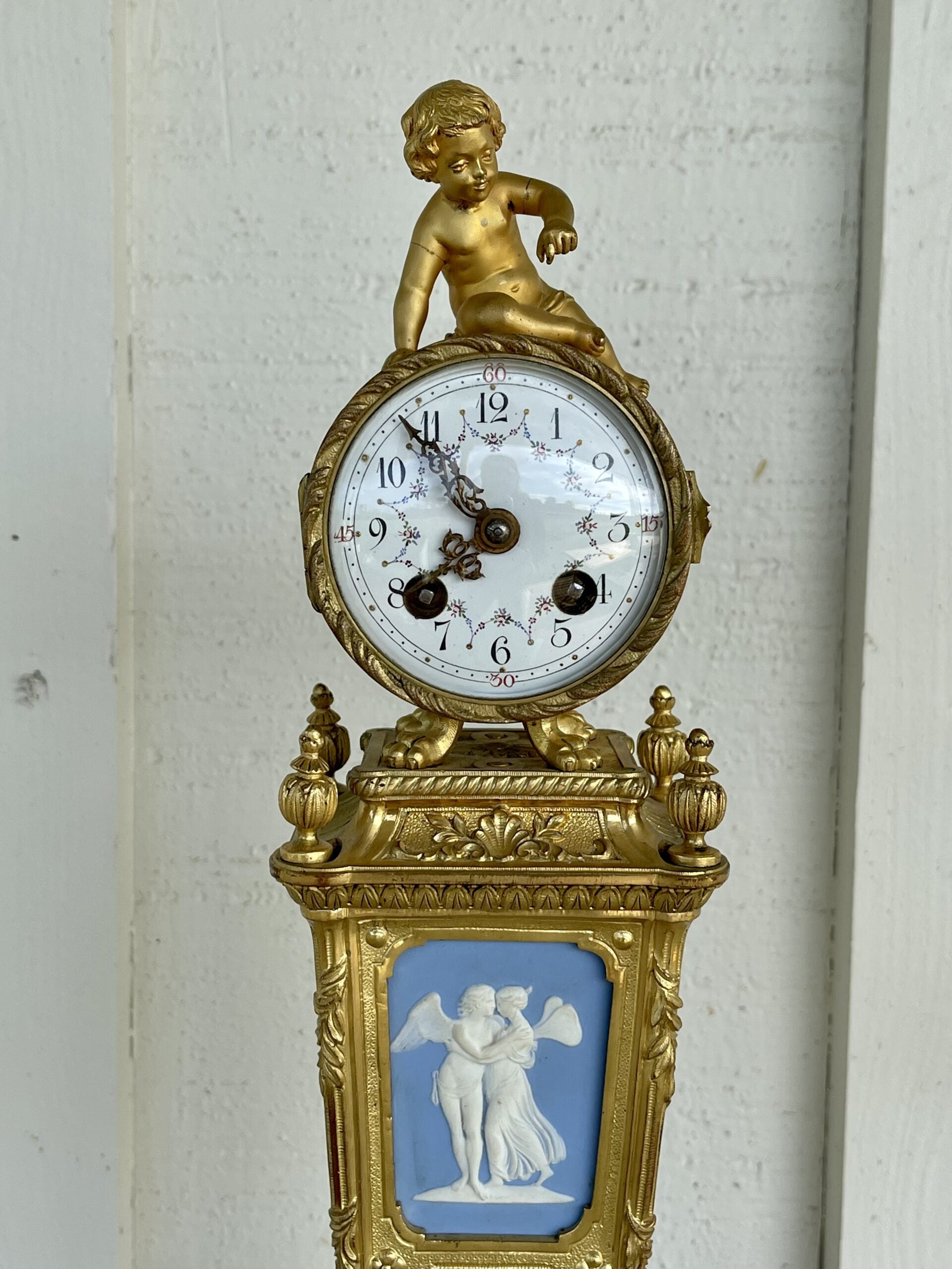 086DOWedgewoodClock3