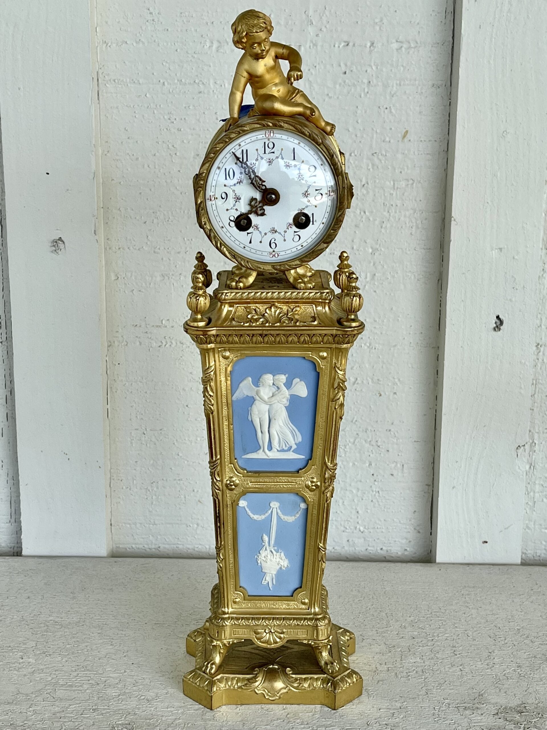 086DOWedgewoodClock4