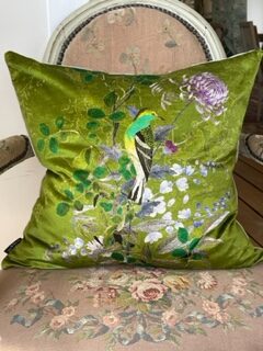098DOChartreuse velvet cushion1