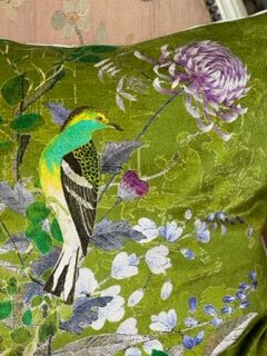 098DOChartreuse velvet cushion2