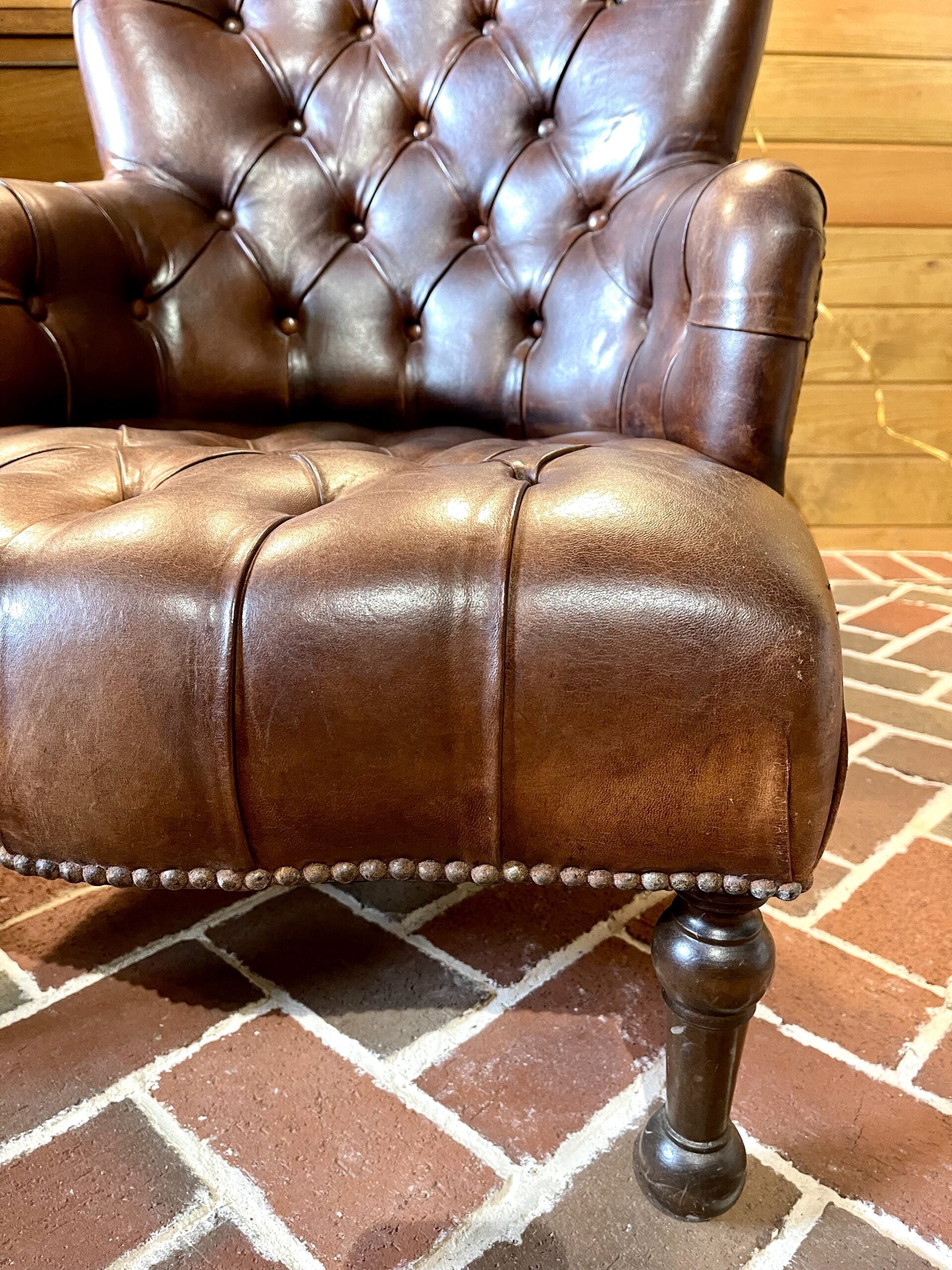 234FUPairLeatherChairs2