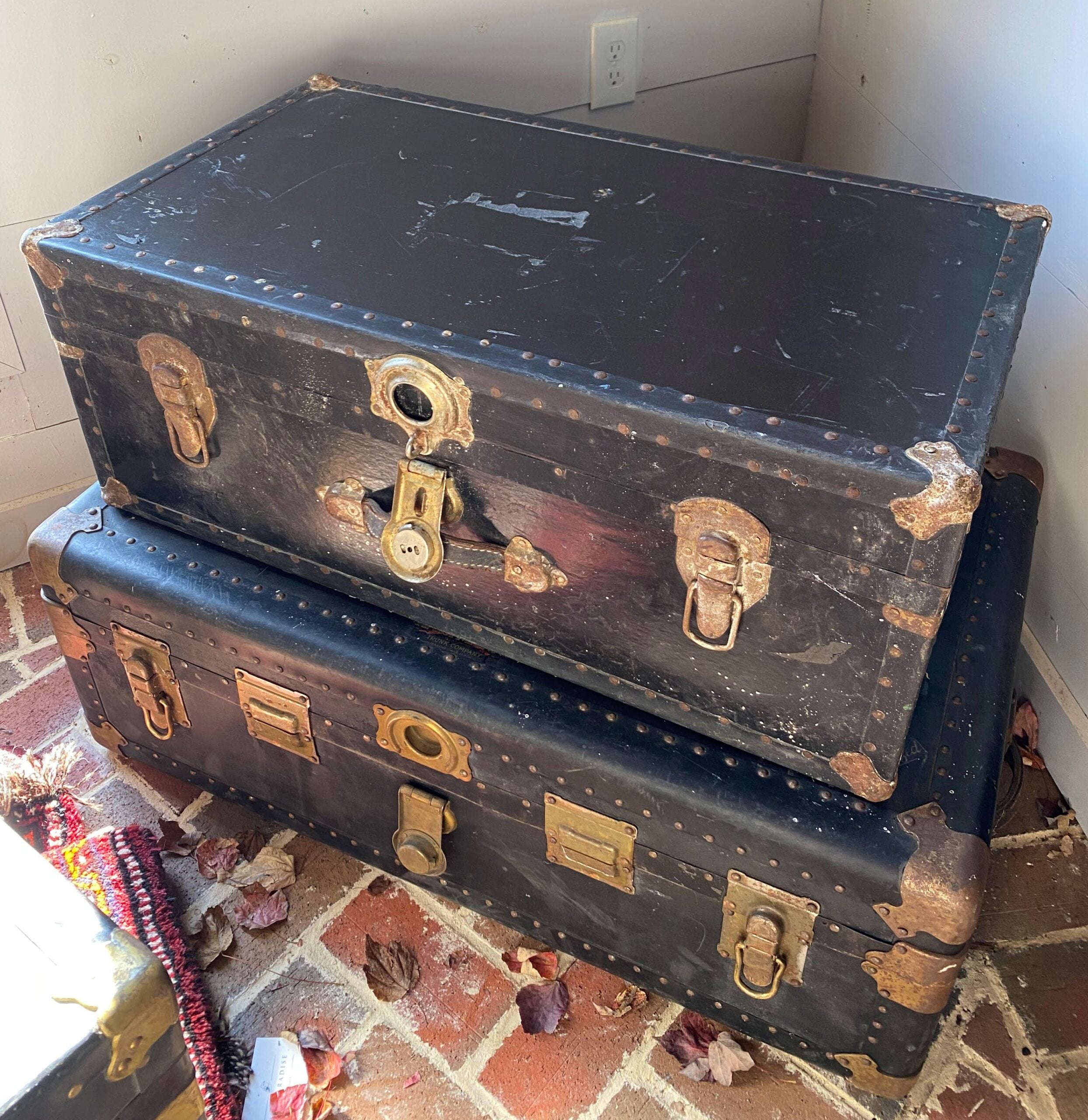 280FUBlackLeatherTrunk