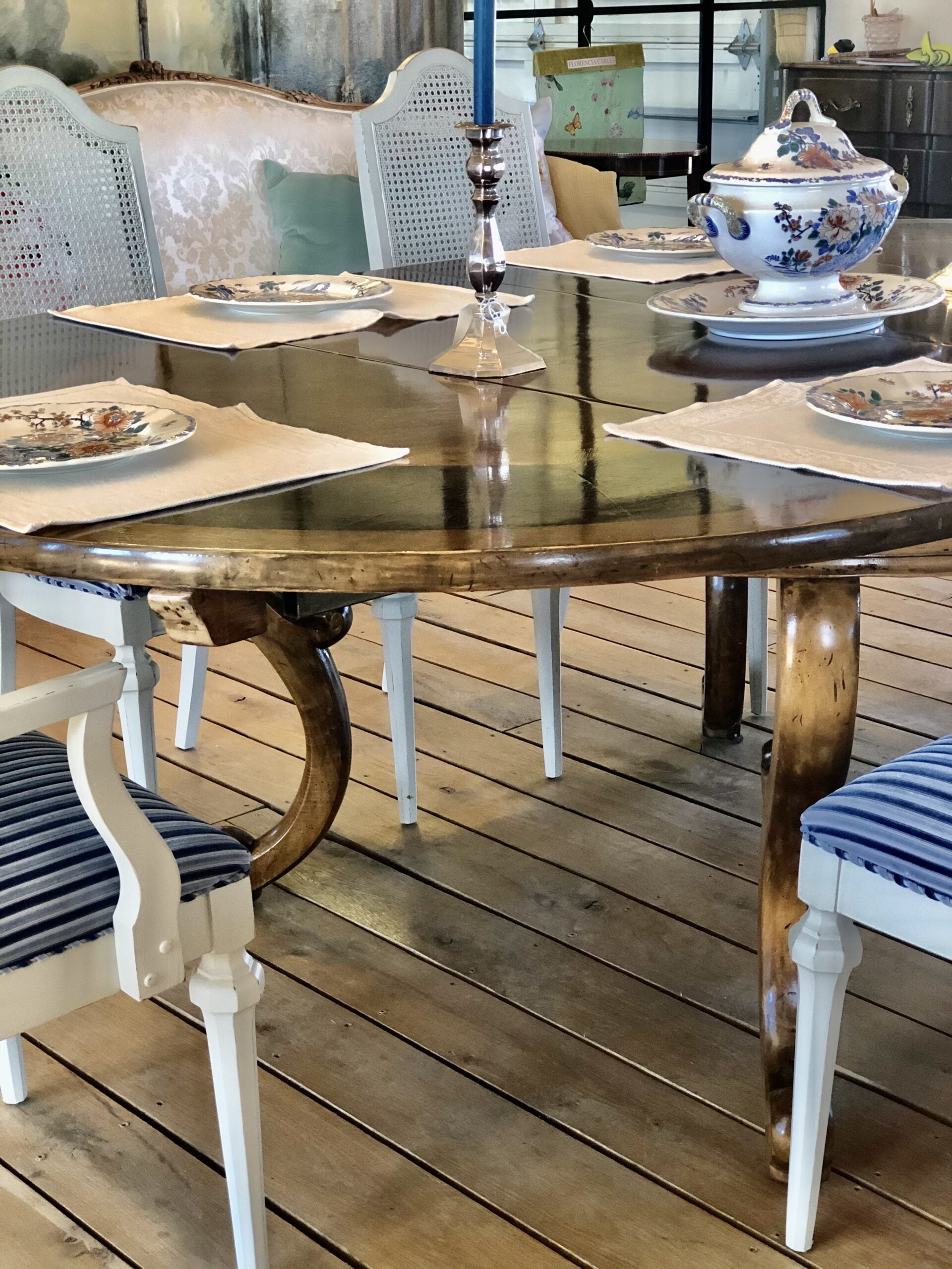 Inlaid round extension table4