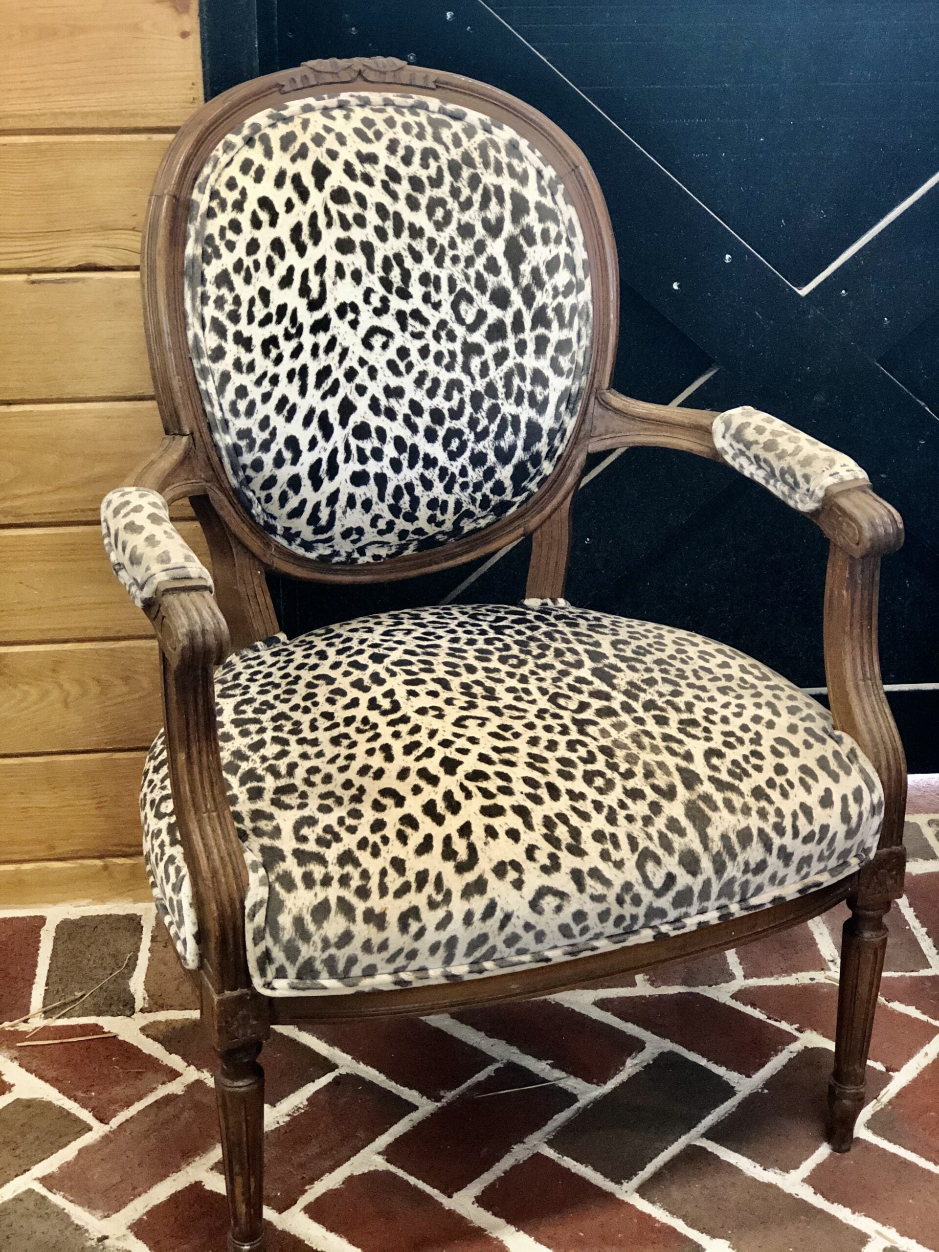 Pair fauteils in leopard print2