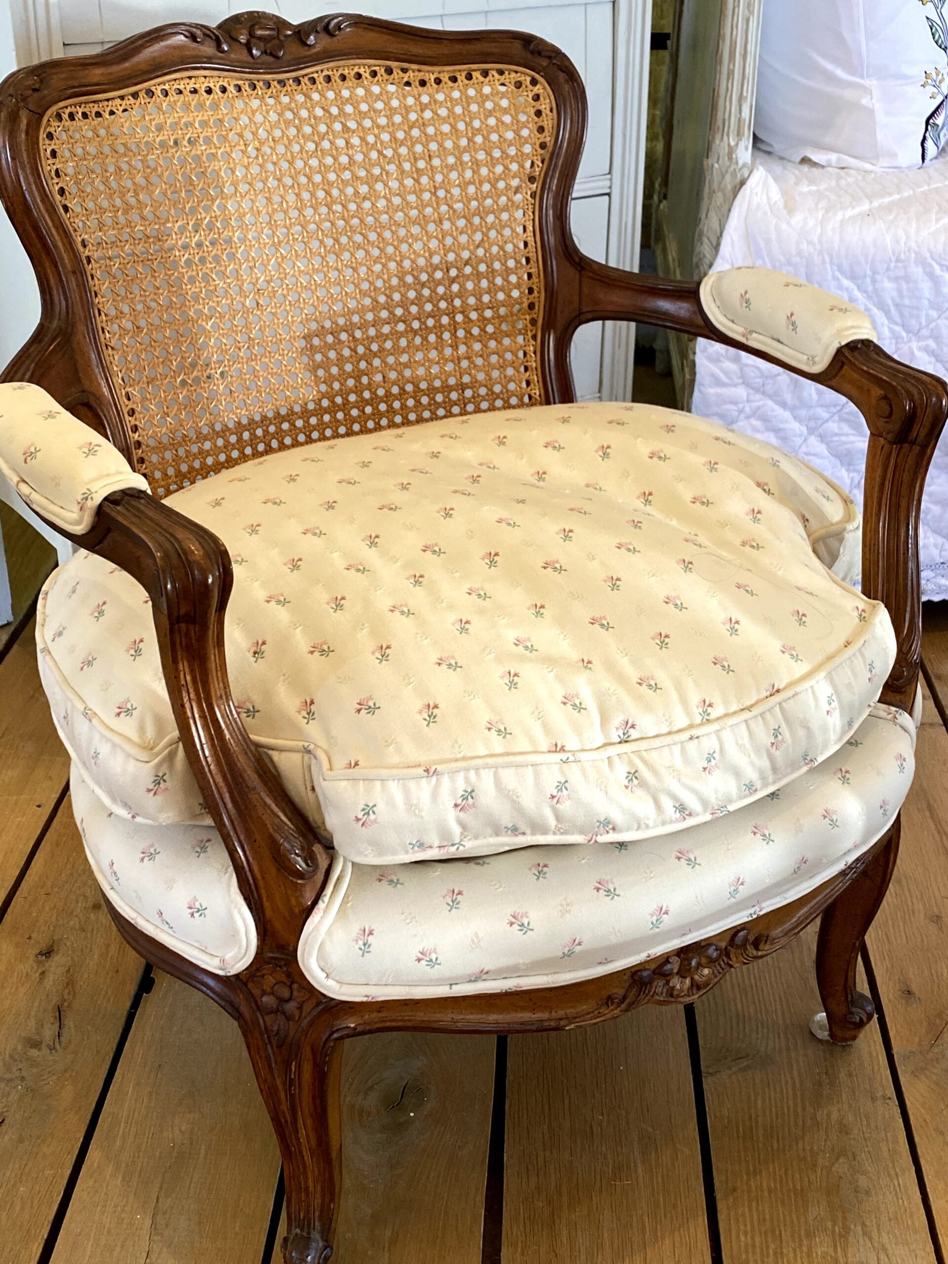 PetiteCaneChair2