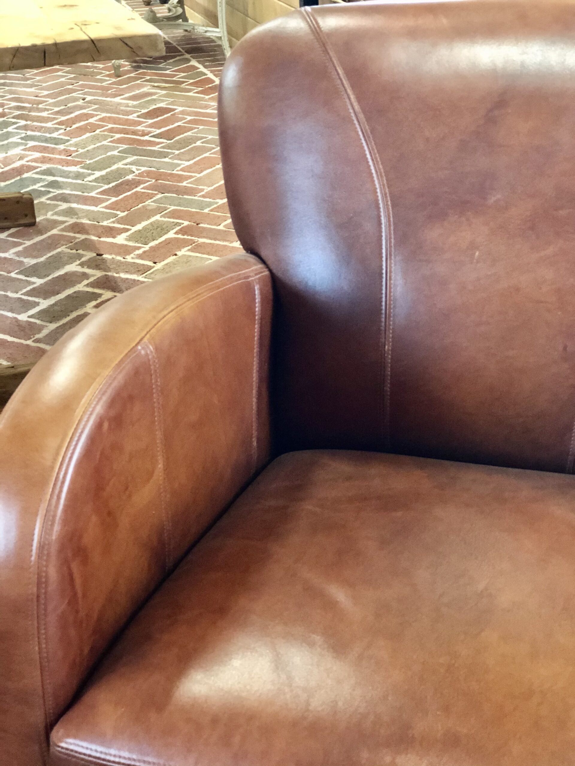 set Leather Club Chairs3