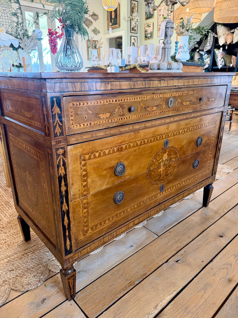 Italian 18th Century Chest of Drawers