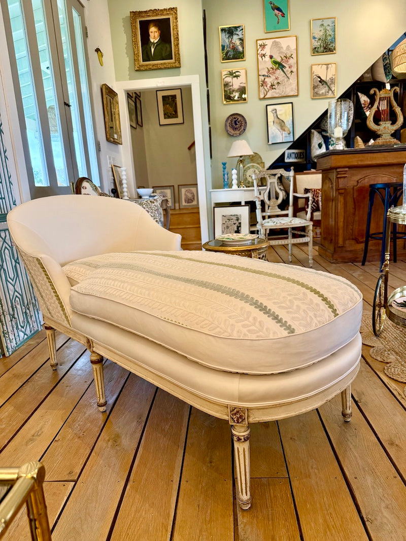 French 1940s Chaise Longue with new upholstery