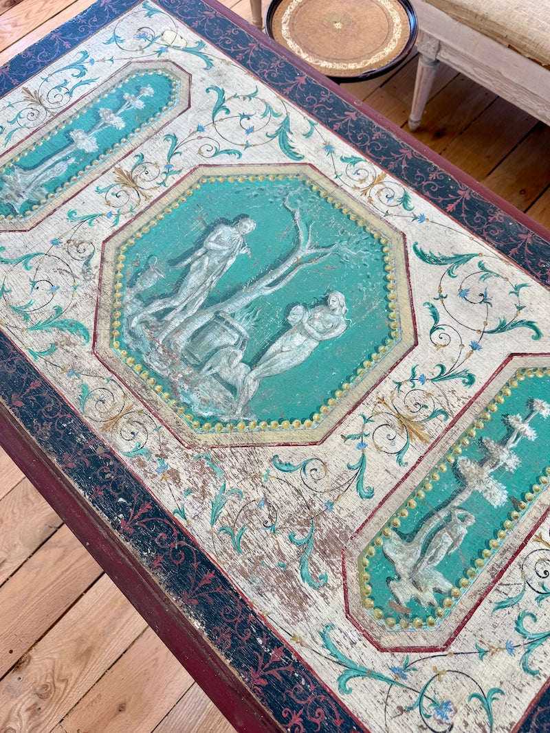 Antique Italian Table with trompe l'oeil beautiful patina 18th C.