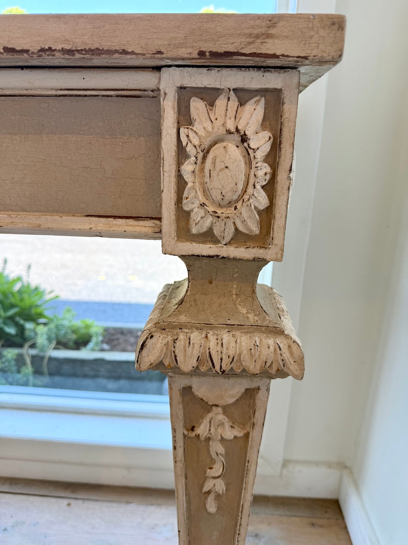 Italian console, wonderful details and patina