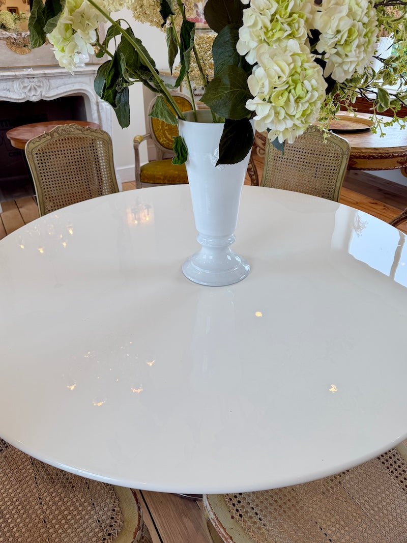 Italian 1960s White Laquer Round Table, Silver Base