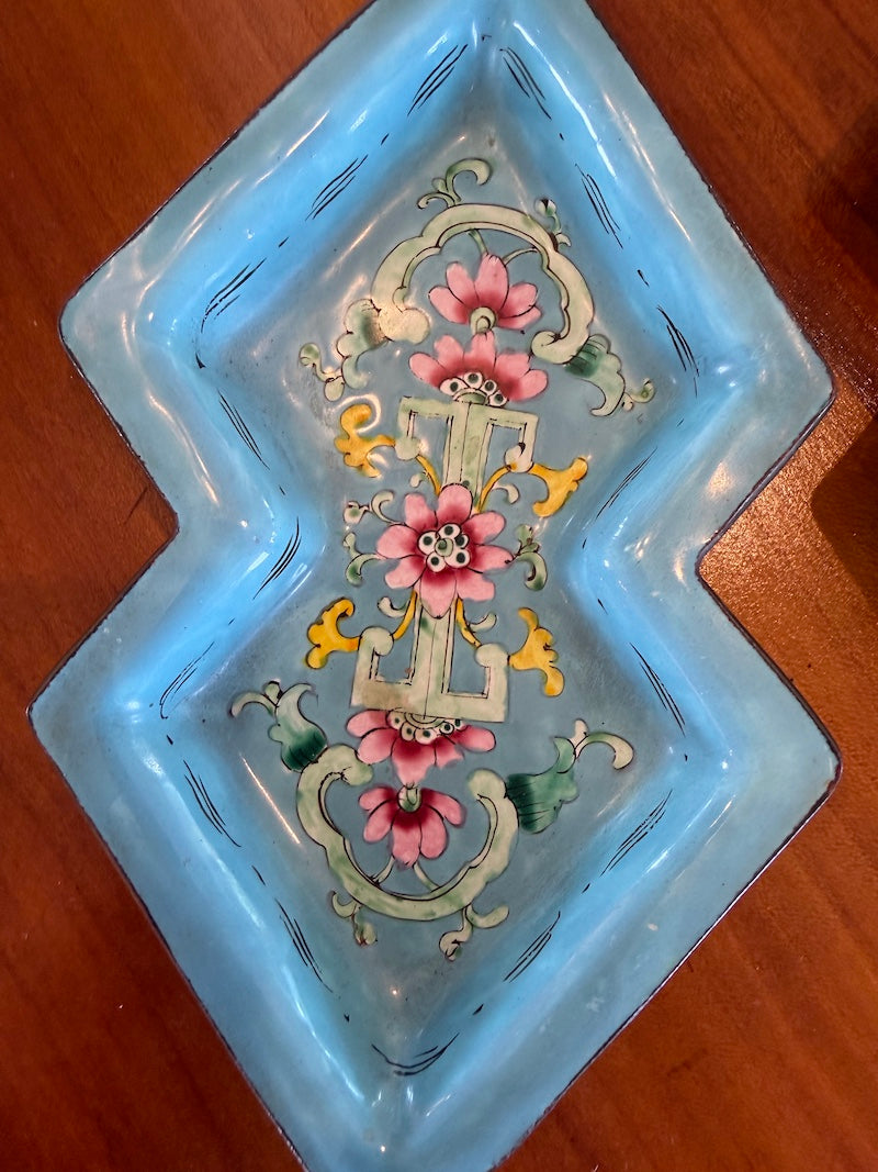 Pair of Antique Chinoiserie Decorative Plates from Canton