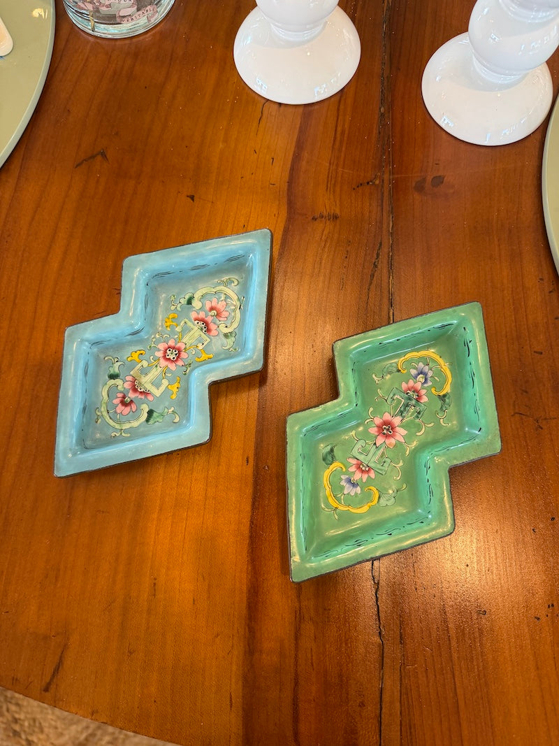 Pair of Antique Chinoiserie Decorative Plates from Canton