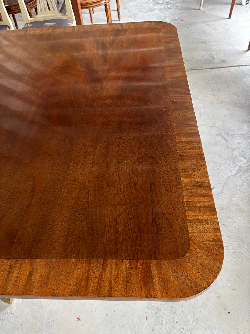 Antique Traditional American Banded Mahogany Dinner Table With 2 Leaves