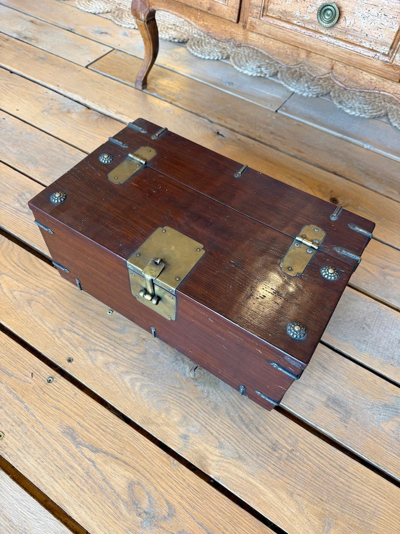 Antique Chinoiserie Box in Wood and Brass