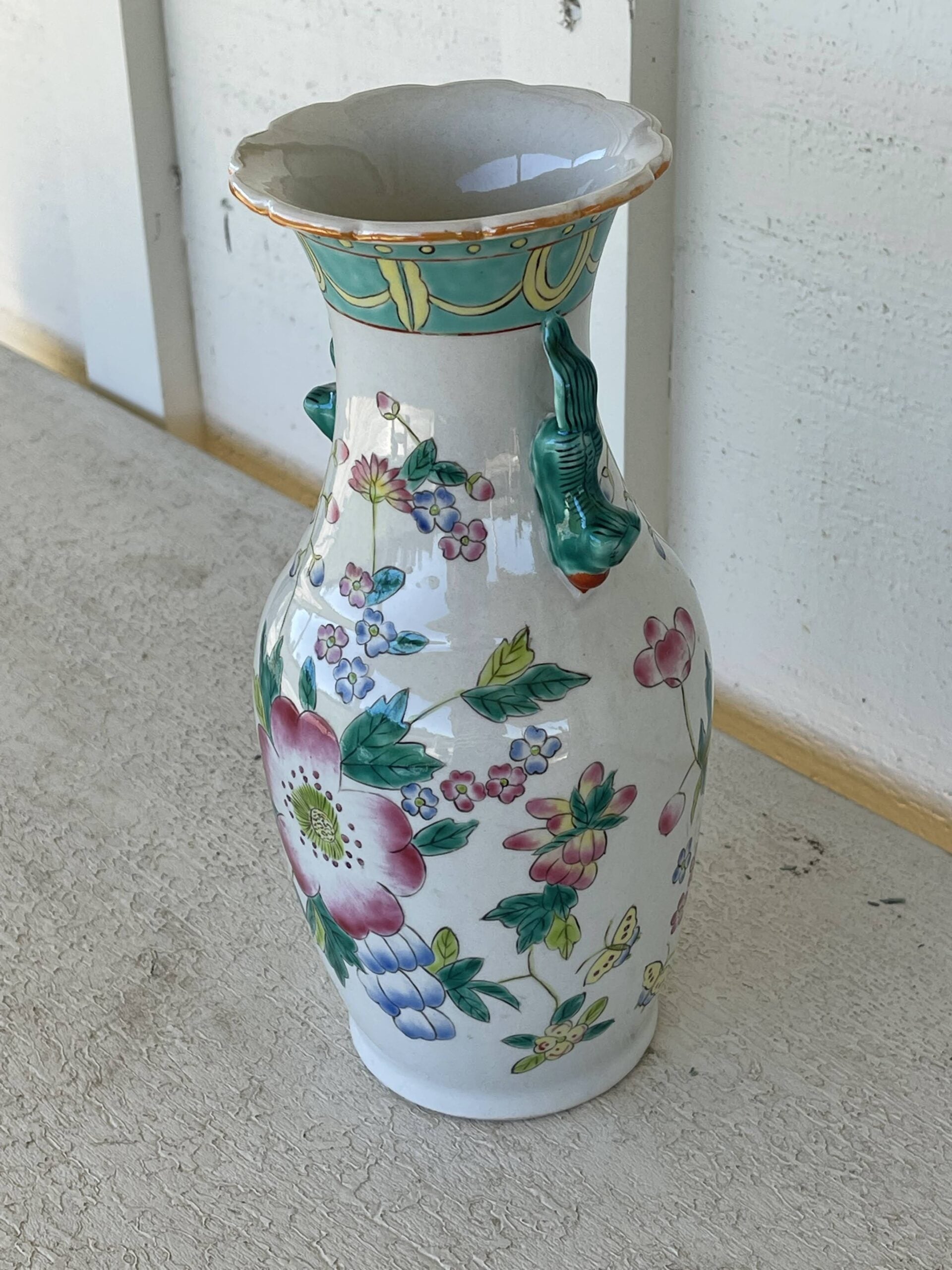 247DO Chinoiserie Vase1