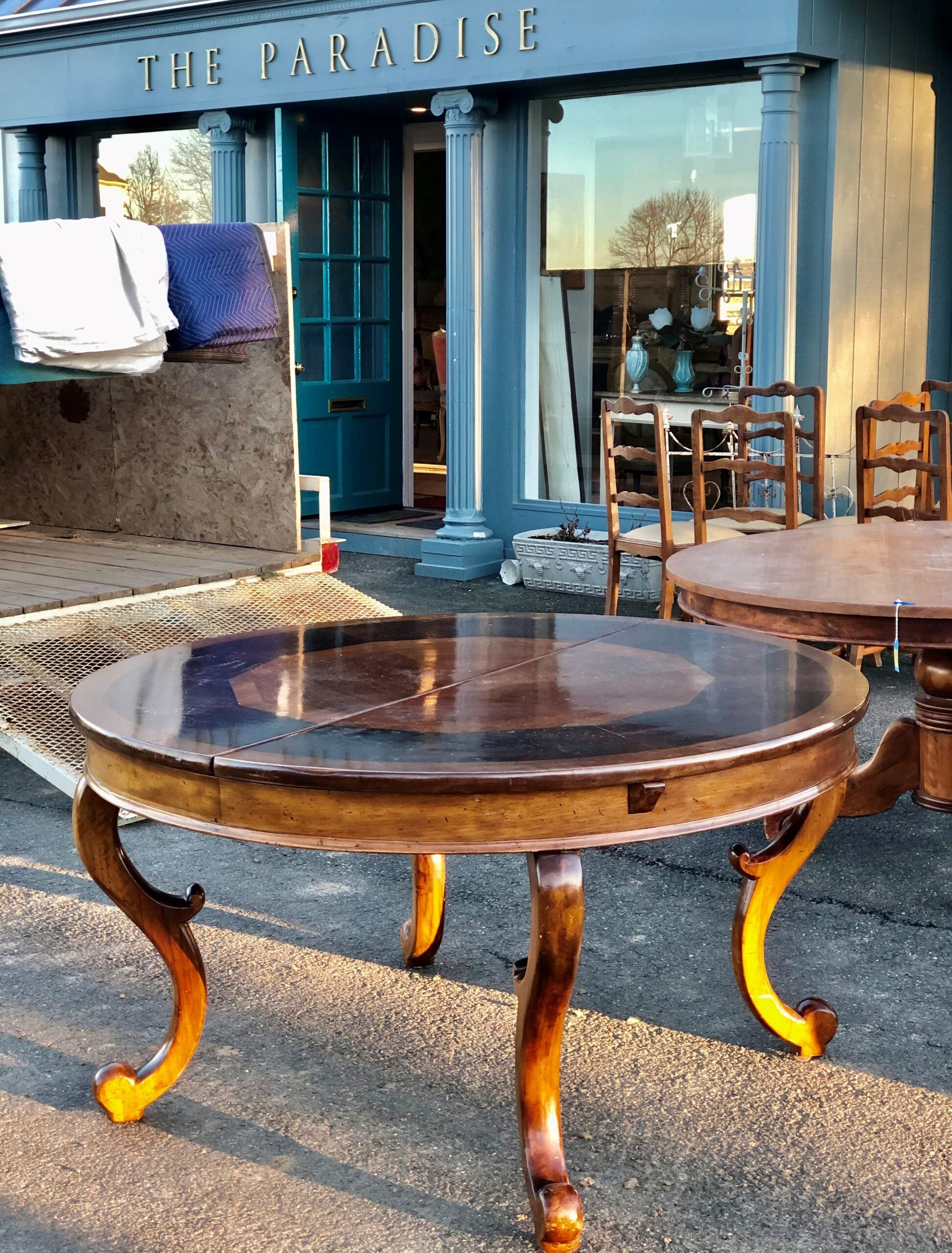 Inlaid round extension table1