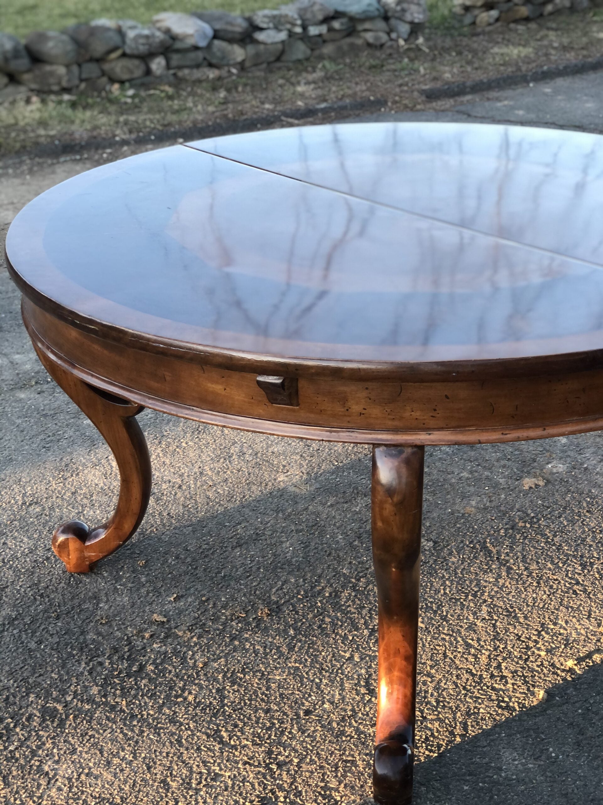 Inlaid round extension table2