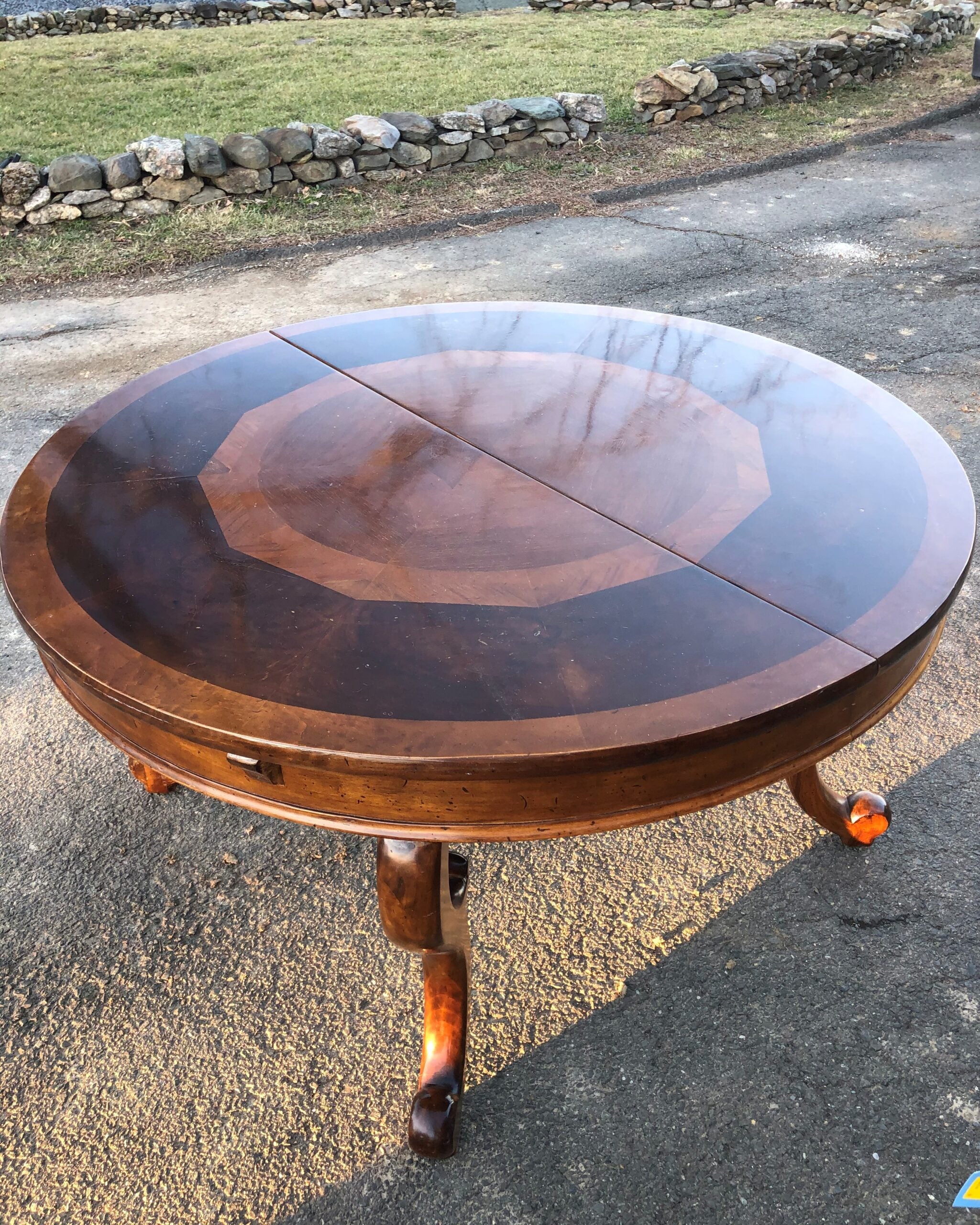 Inlaid round extension table3