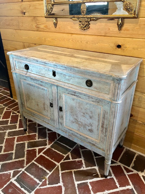 Sideboard in light blue