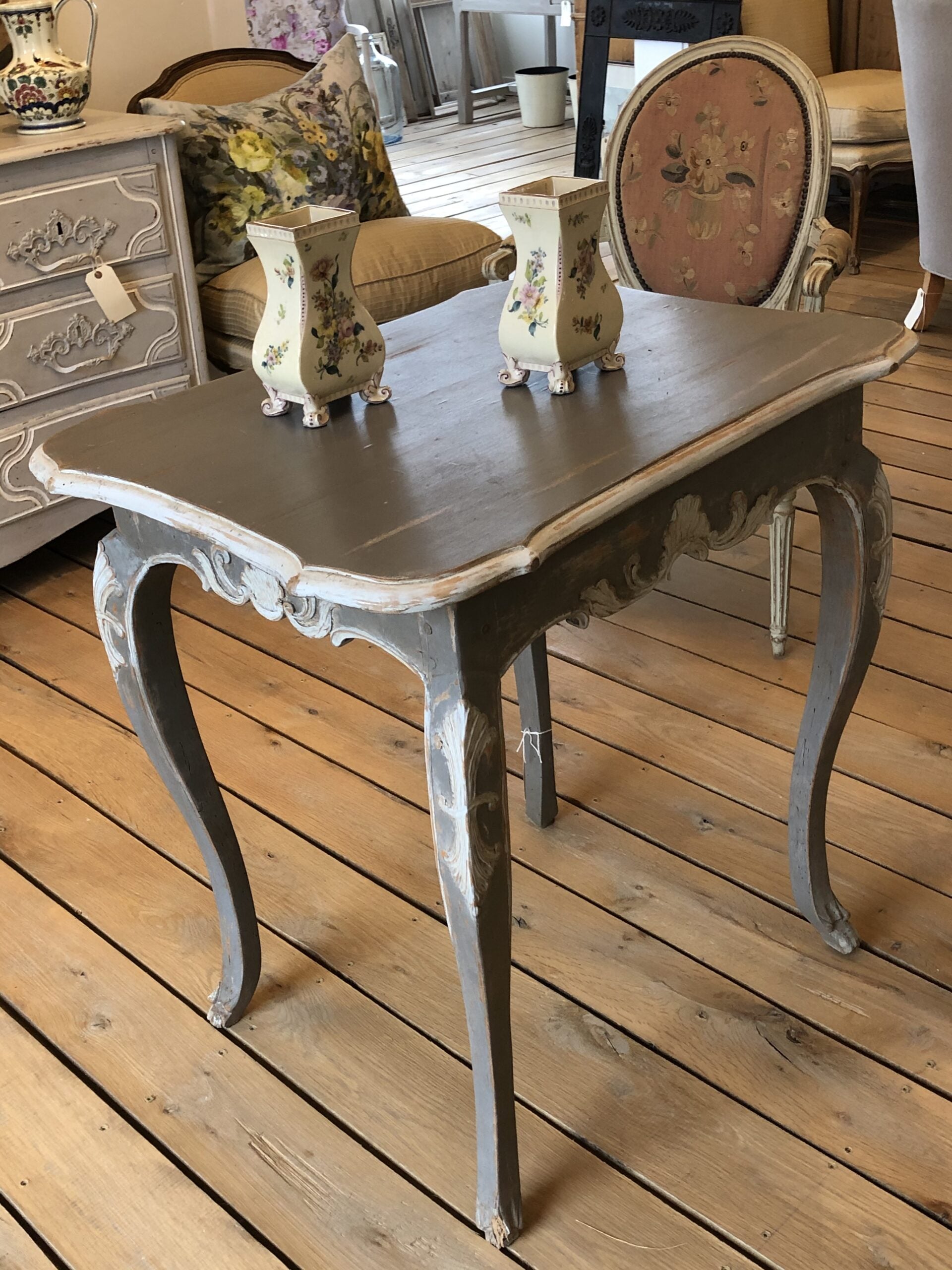 small all grey table2